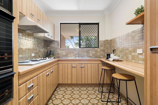 Spacious Apartment with Leafy Park Views! - Photo 1