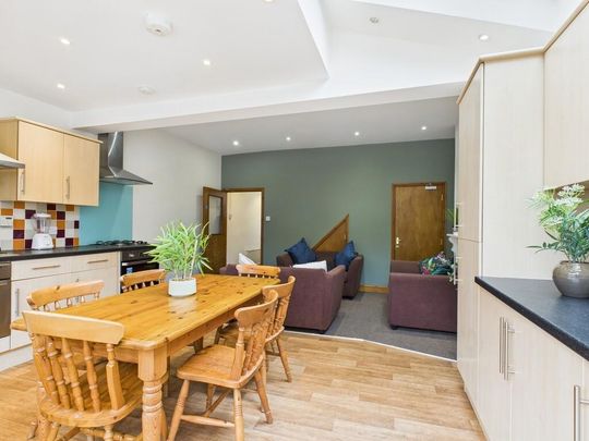 6 bedroom terraced house to rent - Photo 1