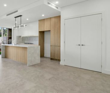 Beautiful Modern Double Story Townhouse!!! - Photo 4