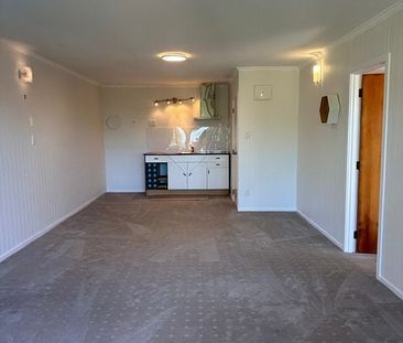 Spacious Self Contained Flat - Photo 2