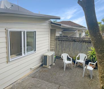 Fully renovated home, includes water and lawns - Photo 5