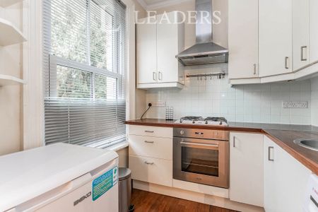 2 bedroom flat to rent Blackborough Road, Reigate, RH2 - Photo 2