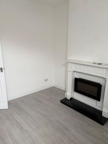 3 Bed Terraced House, Leonard Street, NG6 - Photo 3