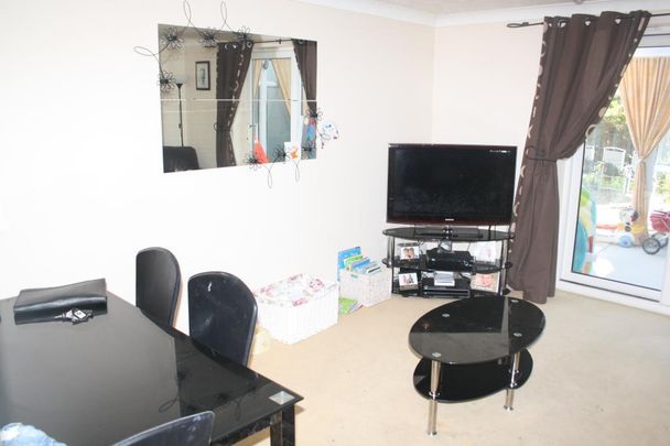 2 bedroom property to rent - Photo 1