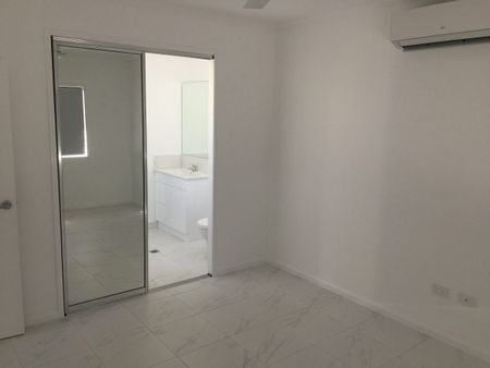 STUNNING 4 BEDROOM 2 BATHROOM HOME IN IDALIA - Photo 2