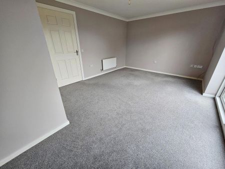 3 bedroom semi-detached house to rent - Photo 2