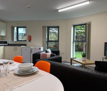 6 bedroom private hall to rent - Photo 3