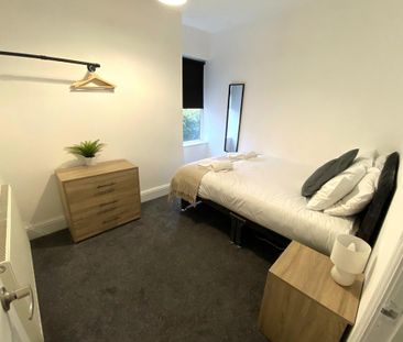 4 bedroom terraced house to rent - Photo 5