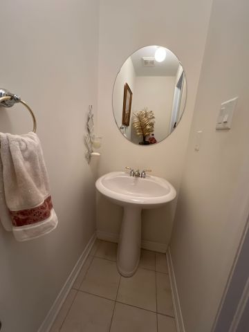 For Lease - 49 Shirrick Drive, Richmond Hill, Ontario - Photo 2