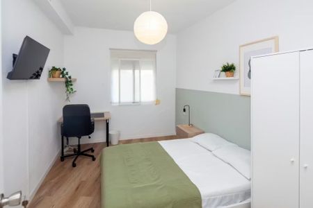 Carrer de Rodrigo de Pertegás, Valencia, Valencian Community 46023 - Photo 2