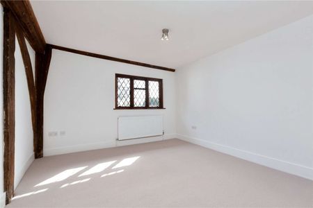 A charming Grade II listed home in the heart of historic Brenchley - Photo 5