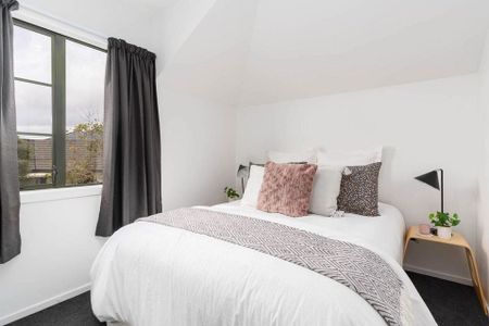 3BR 2.5 bath room Home in Churton Park - Photo 2