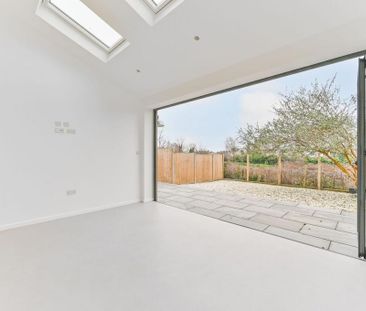 5 bedroom end of terrace house to rent - Photo 1