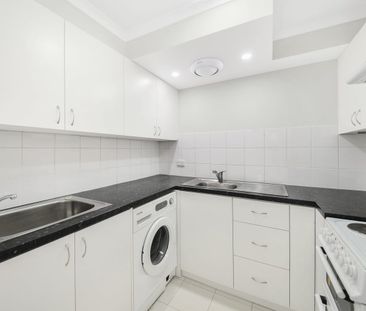 Updated 2 Bedroom Unit in Prime Location - Photo 4