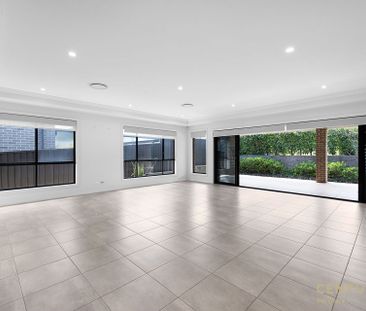 Stunning & Spacious - Photo 5