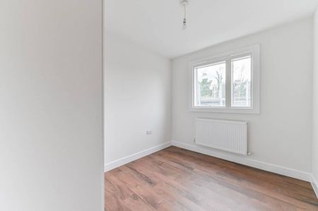 4 bedroom flat to rent - Photo 3