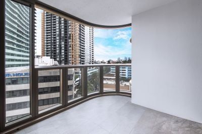 Spacious One Bedroom with Harbour Bridge View - Photo 2