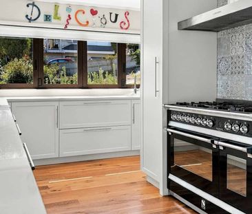 Stunning Stanmore Home - Spacious, Stylish & Full of Character - Photo 3