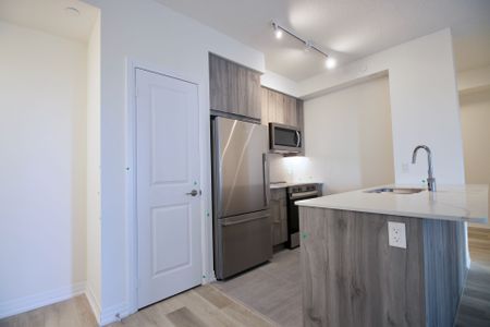 For Lease - 15 Watergarden Drive Unit# 1105, Mississauga, Ontario - Photo 2