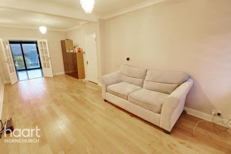 4 bedroom terraced house to rent - Photo 3