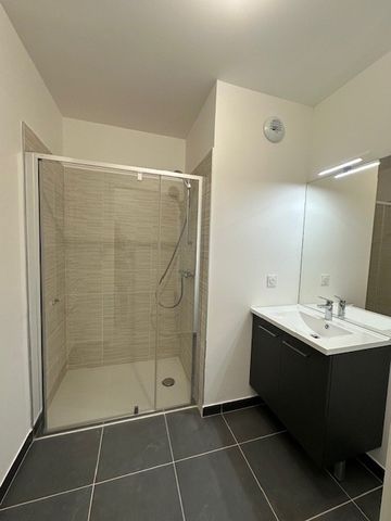 Location Appartement 4 pièces 79m² DAMMARIE LES LYS 77190 - Photo 3