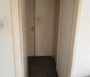 2 Bed Maisonette, Linden Court, LU2 - Photo 3