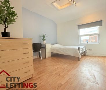 4 Bedroom Mid Terraced House - Photo 5