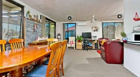 3-Bedroom House in Unsworth Heights. - Photo 4