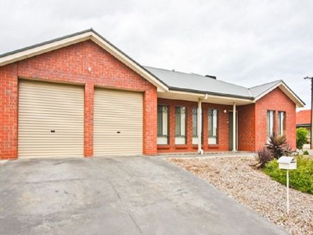 Modern and Spacious 3 Bedroom Home with Ensuite&comma; Close to Everything&excl; - Photo 3