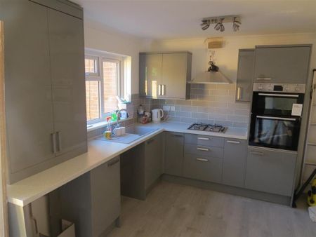 3 bedroom terraced house to rent - Photo 2