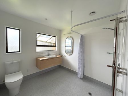 Spacious and sunny 2 bedroom town house close to C... - Photo 5