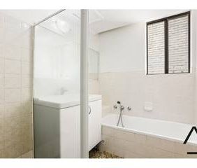 Peaceful apartment perfectly positioned - Photo 4