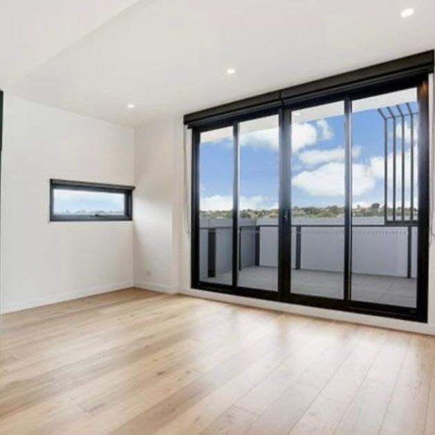 Modern Lifestyle, Perfectly Positioned - Photo 1