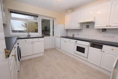 2 bedroom maisonette to rent - Photo 4