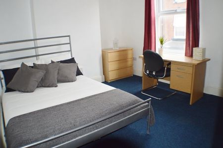 3 Bed Terraced House, Newdigate Villas, NG7 - Photo 3