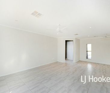 3 BEDROOM 2 BATHROOM HOUSE IN STUART - MODERN AND SPACIOUS - Photo 5