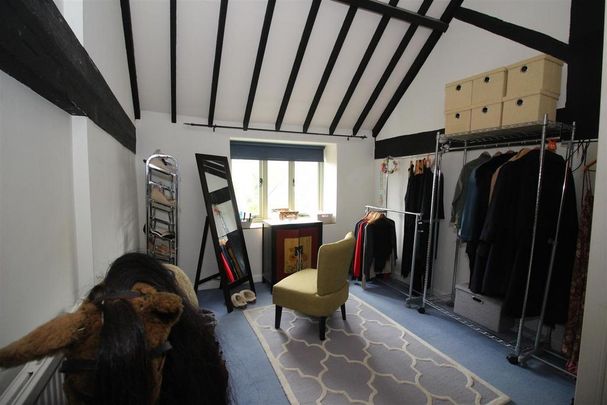 3 bedroom barn conversion to rent - Photo 1