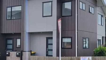 3 Bedroom + 1 Bathrooms Townhouse - Photo 2