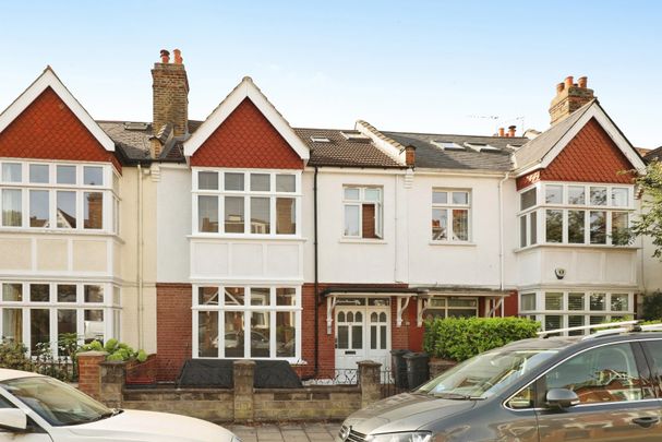 Stile Hall Gardens, London, W4 3BU - Photo 1