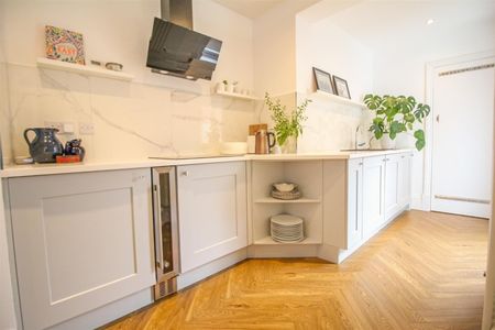 2 Bedroom Flat - Ground Floor - Photo 2