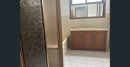 Low Maintenance, good size unit! - Photo 5