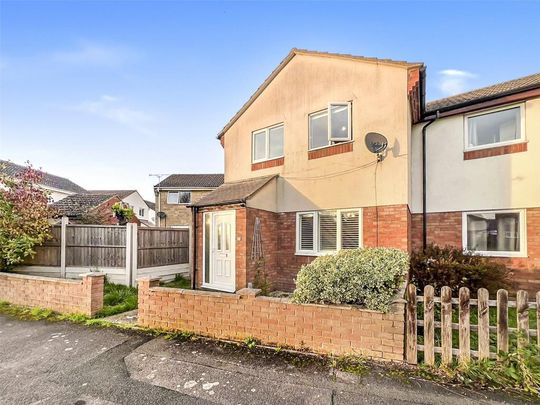 3 bedroom semi-detached house to rent - Photo 1