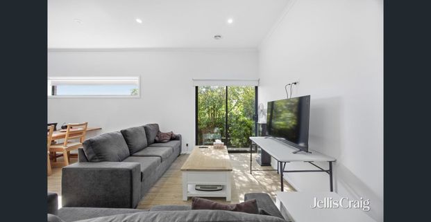 Stylish Three-Bedroom Home Ballarat East Complex - Photo 1
