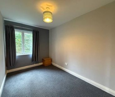 Part Furnished 2 Bedroom 3rd Floor Apartment - Photo 4