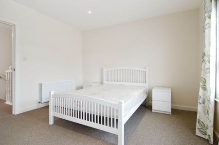 11 Mill Road, Saintfield, BALLYNAHINCH, BT24 7FF - Photo 2