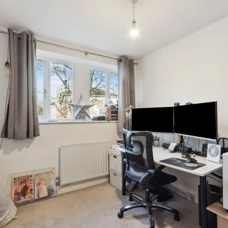 2 bedroom flat in Clapham - Photo 3