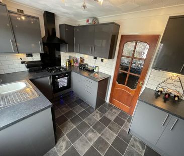 2 bedroom semi-detached house to rent - Photo 4