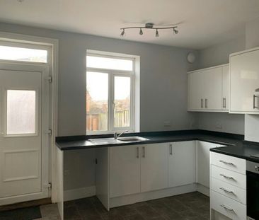 Terraced House to rent on - Photo 5