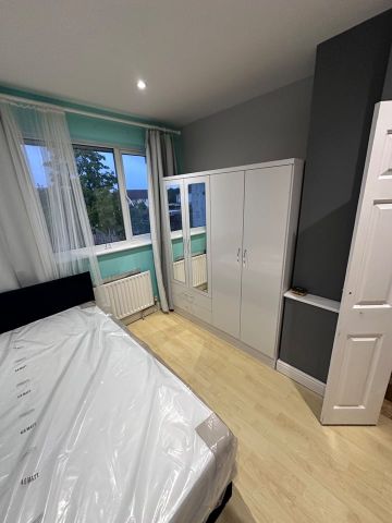 Room in a Shared House, Elmore Road, LU2 - Photo 3