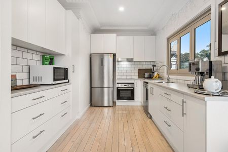 SPACIOUS 4 BEDROOM HOME IN BEAUTIFUL KILABEN BAY - Photo 3